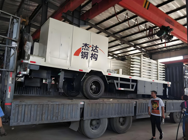 快速高效施工的關(guān)鍵：杰達(dá)鋼構(gòu)914-610型拱形屋面成型設(shè)備解析