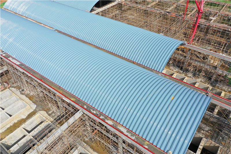 云南泡椒池新建覆膜板拱形屋面工程案例泡椒池拱形屋頂鋼結構安裝現場 云南泡椒池新建覆膜板拱形屋面工程案例泡椒池拱形屋頂鋼結構安裝現場