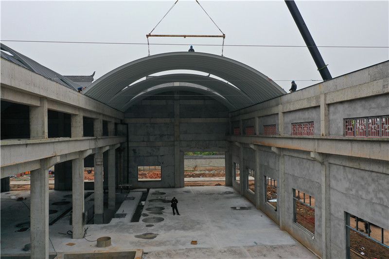 四川瀘州酒廠新建技能擴(kuò)改拱形屋面工程案例解析拱形屋頂波紋鋼板安裝